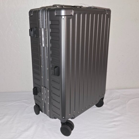 ROAMING 20" Zipperless Polycarbonate / Aluminum Frame Carry-On Spinner Luggage - Picture 8 of 13